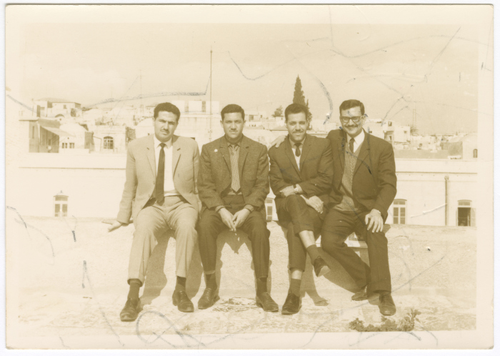 عمر القاسم برفقة عدد من زملائه المعلمين، جنين، ستينيات القرن العشرين