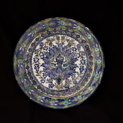 Armenian ceramics plate produced by the Tiles of the Dome of the Rock Workshop, Jerusalem,1919 - 1948