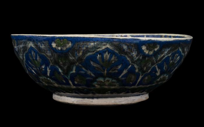 Armenian ceramic plate produced by the Dome of the Rock Tile Workshop, Jerusalem, 1919-1948