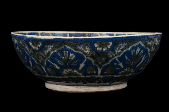 Armenian ceramic plate produced by the Dome of the Rock Tile Workshop, Jerusalem, 1919-1948