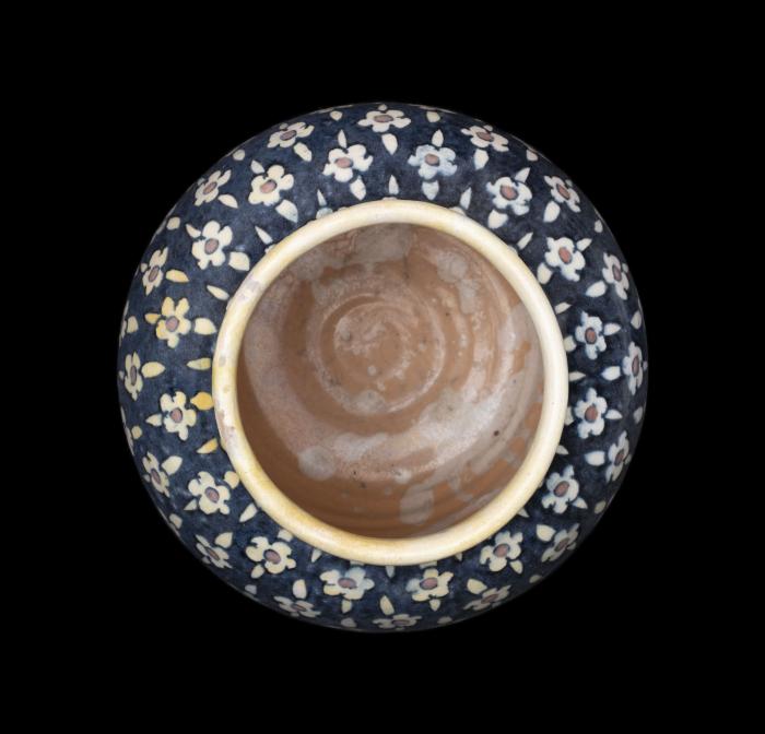 زهرية (مزهرية)  خزف أرمني من إنتاج مشغل قبة الصخرة، القدس، 1919 -1948