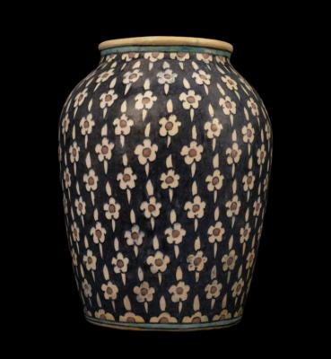 زهرية (مزهرية)  خزف أرمني من إنتاج مشغل قبة الصخرة، القدس، 1919 -1948