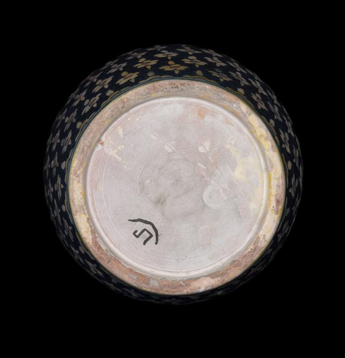 زهرية (مزهرية)  خزف أرمني من إنتاج مشغل قبة الصخرة، القدس، 1919 -1948