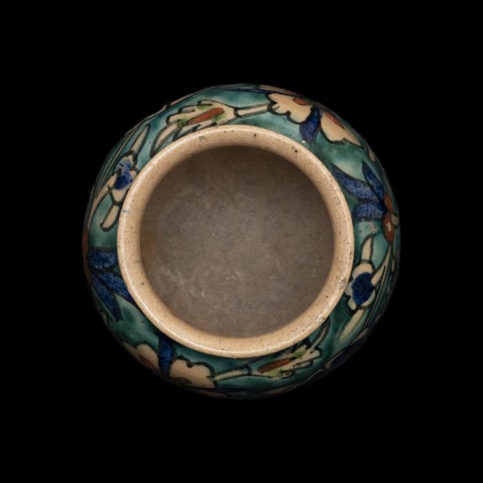 زهرية (مزهرية)  خزف أرمني من إنتاج مشغل قبة الصخرة، القدس، 1919 -1948