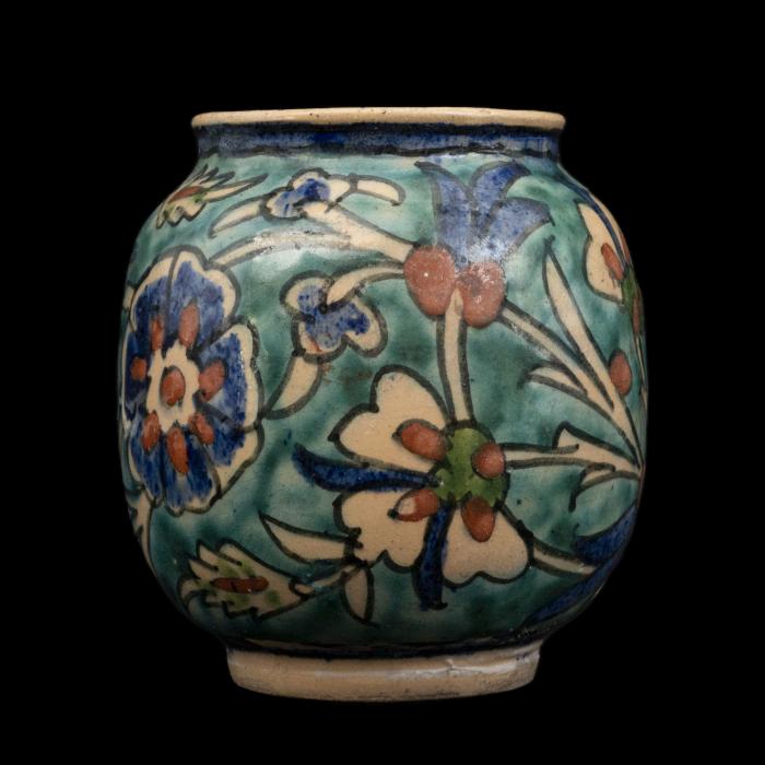 زهرية (مزهرية)  خزف أرمني من إنتاج مشغل قبة الصخرة، القدس، 1919 -1948