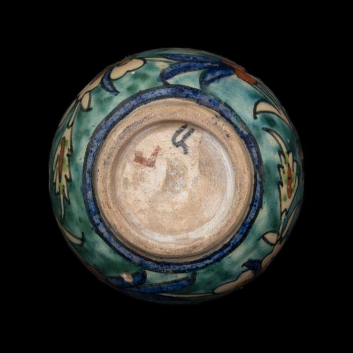 زهرية (مزهرية)  خزف أرمني من إنتاج مشغل قبة الصخرة، القدس، 1919 -1948