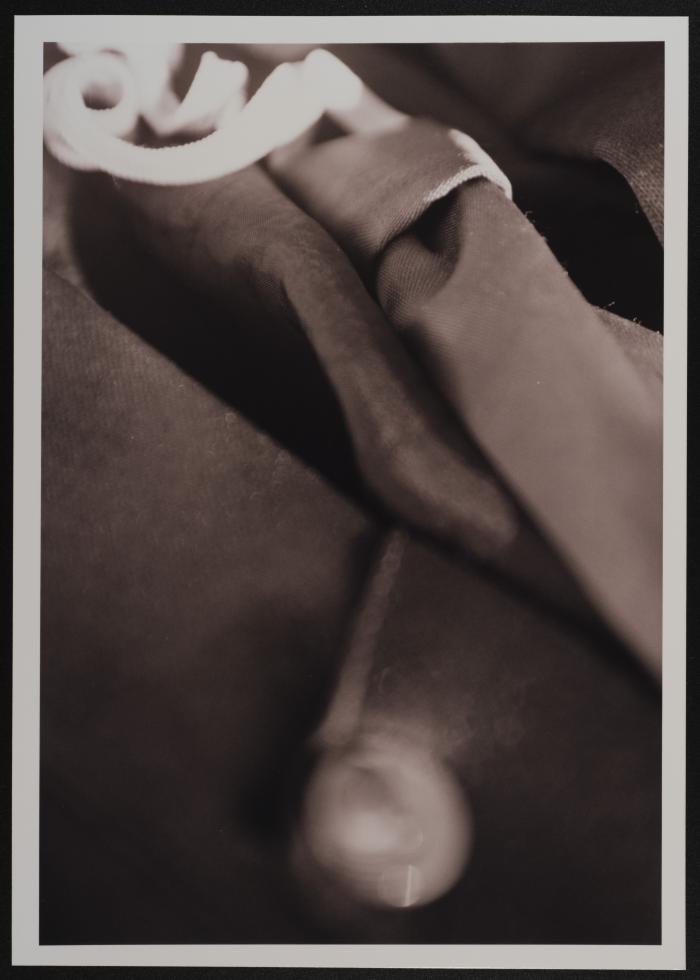 جزء من لباس المناسبات للشهيد خالد بازيان، من معرض مائة شهيد - مائة حياة، شباط 2001