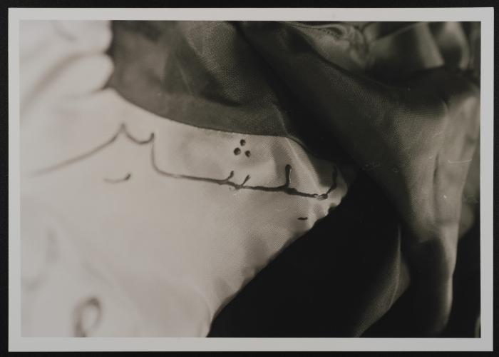 جزء من قطعة ملابس للشهيد بشير شلويت، من معرض 