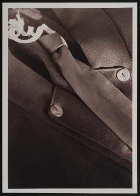 لباس مناسبات للشهيد خالد بازيان، من معرض مائة شهيد - مائة حياة، شباط 2001 