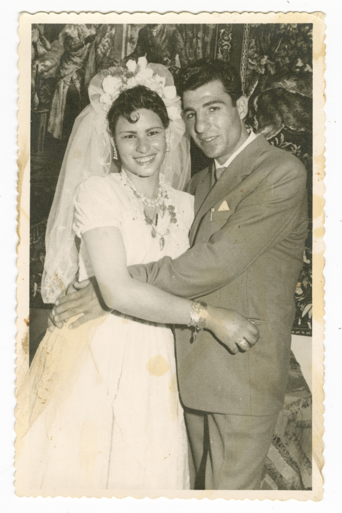 زوجان في يوم زفافهما