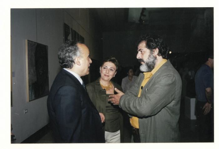 صورة من افتتاح معرض محترفات عربية، بيروت، 2001 