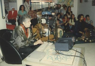 صورة من معرض الفنانة سامية حلبي، دمشق، 1997