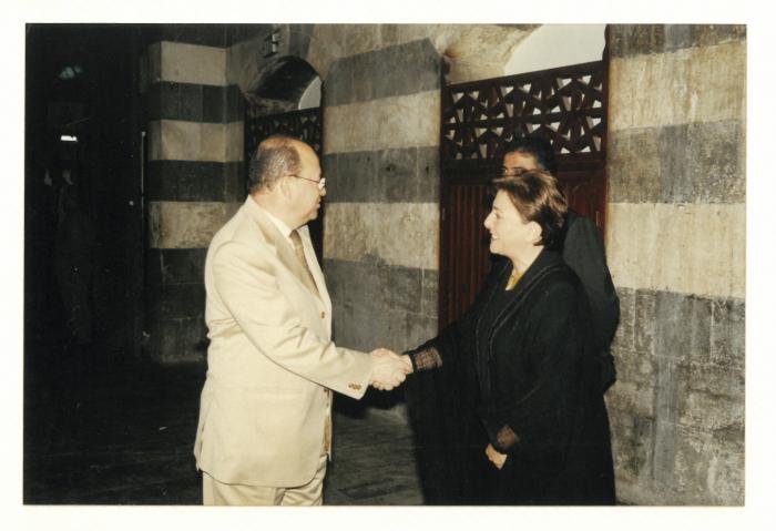 صورة من افتتاح معرض محترفات عربية، دمشق، 2001 