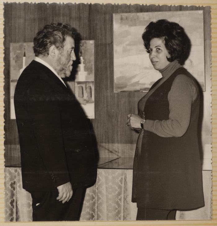 صورة تجمع نهى بطشون مع الفنان أرنالدو مينيانتي،  عمّان، 1972
