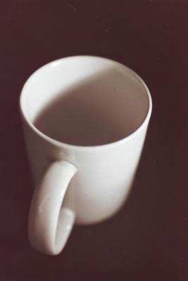 كوب، من مقتنيات معرض مائة شهيد - مائة حياة، شباط 2001