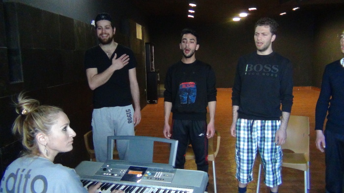 تدريب صوت لطلّاب أكاديمية الدراما التابعة لمسرح القصبة عام 2014 