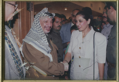 Amal al-Qasim Shaking Yasser Arafat