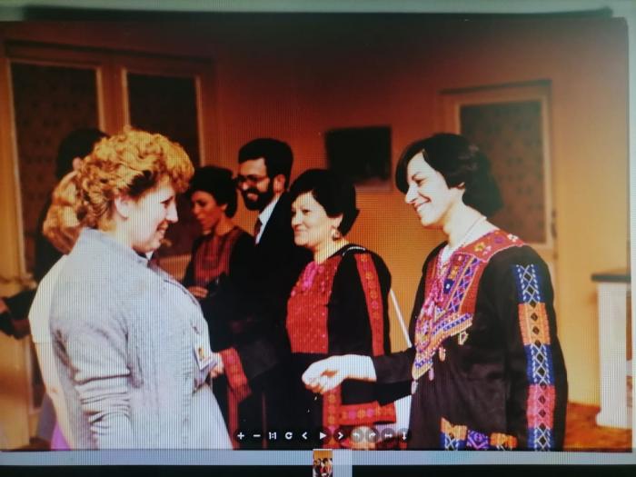 خديجة حباشنة في استقبال وفد من نيروبي، 1985