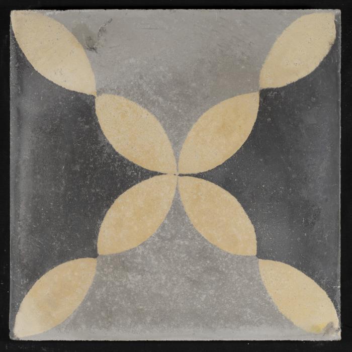 بلاطة إسمنتية ملونة والقالب المستخدم لصناعتها 