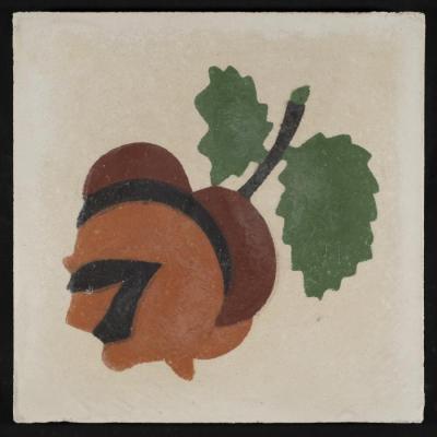 بلاطة إسمنتية ملونة والقالب المستخدم لصناعتها 