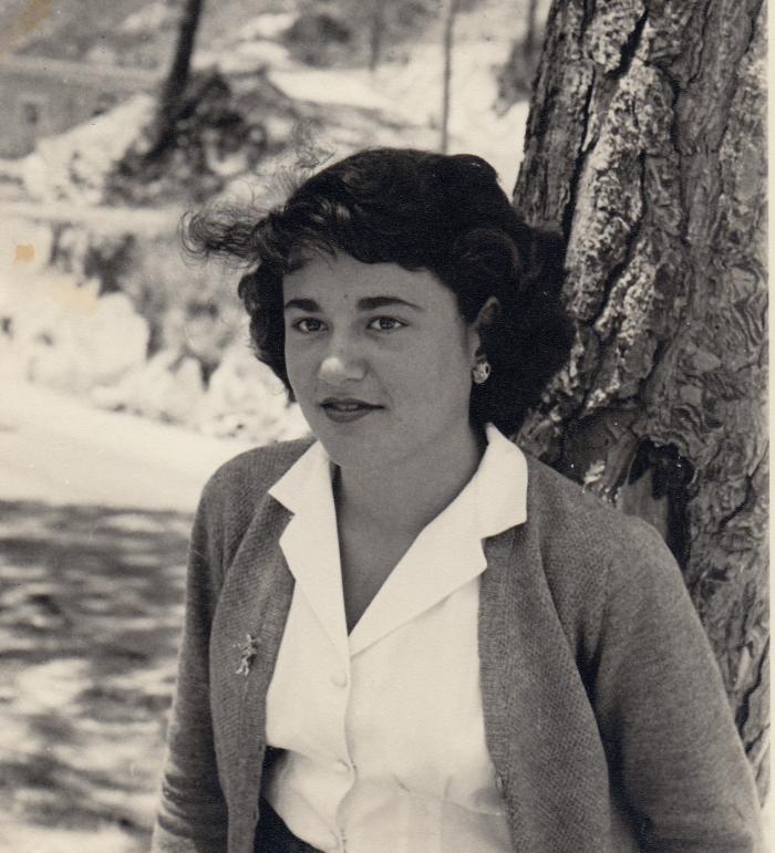 وداد قعوار وهي شابة