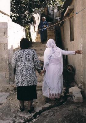 وداد قعوار مع سيدة من عائلة الدجاني، عمان، 1978