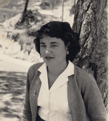 وداد قعوار وهي شابة