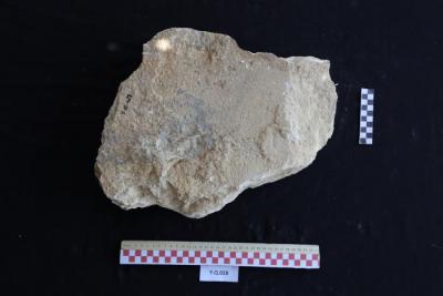 شاهد قبر من الحجر الرملي، القرارة، 2025