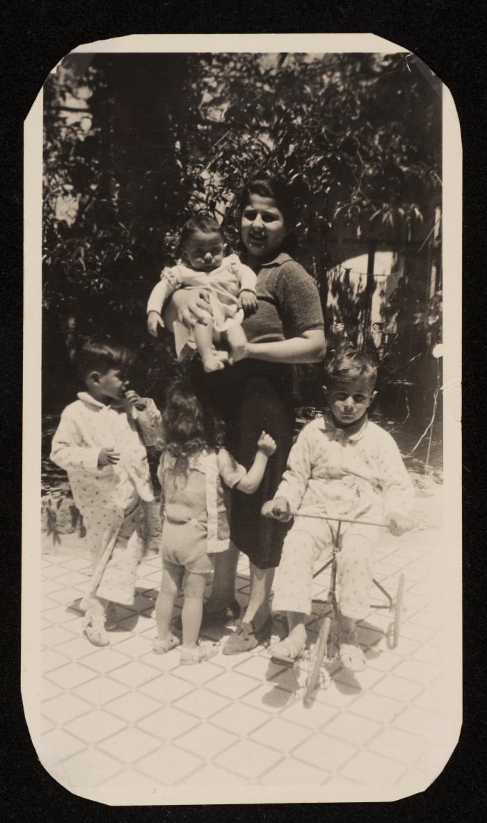 Itaf Sharabi with her children, Gaza, 1939