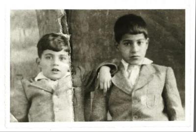 وائل زعيتر برفقة شقيقه وضاح، نابلس، 1944