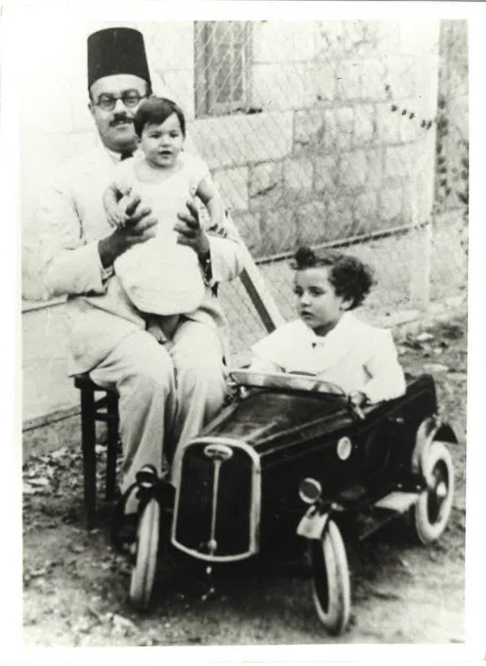 عادل زعيتر مع أبناءه وائل وعمر، نابلس، 1935