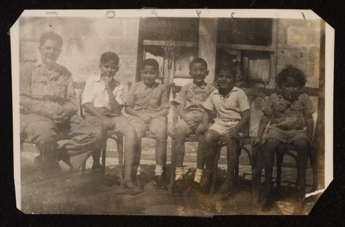 أطفال من عائلة الشوا، غزة، 1940- 1949