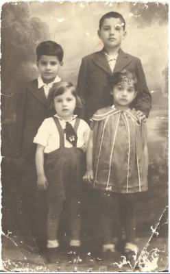 Wael Zuaiter with his siblings, Nablus, 1934