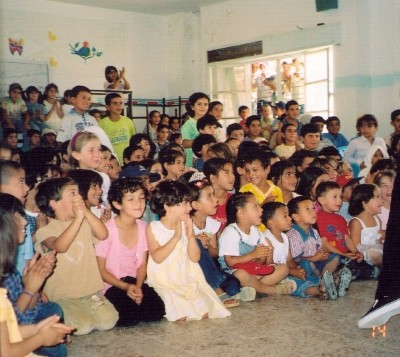 عرض مسرحي للأطفال لمسرح وسينماتك القصبة في مدينة الخليل