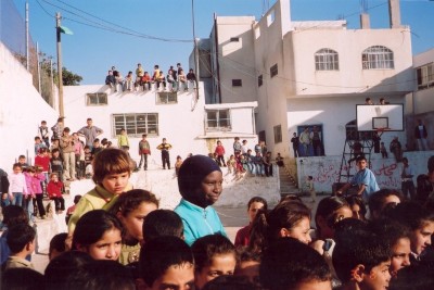 عرض مسرحي للأطفال لمسرح وسينماتك القصبة في مخيم الفارعة لللاجئين 