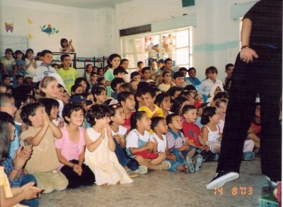 عرض مسرحي للأطفال لمسرح وسينماتك القصبة في البلدة القديمة في الخليل 