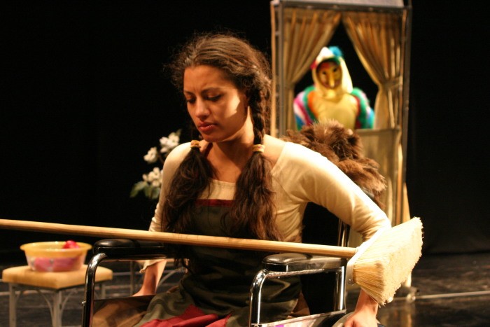 Palestinian actor Doreen Munayyer during the theatrical performance of 