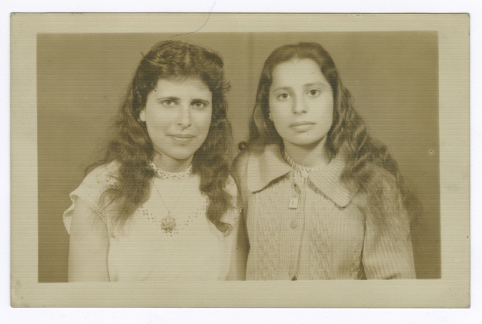 Nadhila and Shweikar ash-Sharif, Hebron, 1950- 1959