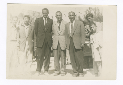 ياسر عمرو مع آخرين