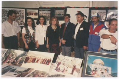 Maha El-Saca and Mahmoud Darwish in an exhibition