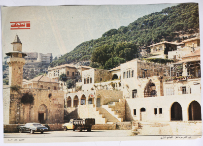 "دير القمر من داخل: الجامع الأثري"، قصاصة من مجلة، 1980- 1989