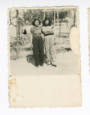 Huda and Nuzha Azar, Gaza, 1960-1969