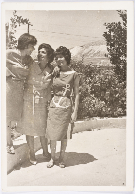 ليلى ترزي وصديقاتها، نابلس، 1951-1959
