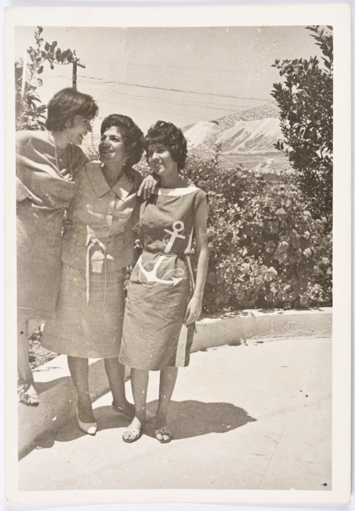 ليلى ترزي وصديقاتها، نابلس، 1951-1959
