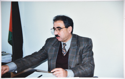 "صورة نعيم أبو الحمص أثناء إجراء مقابلة صحفية"، 1996 - 2006 