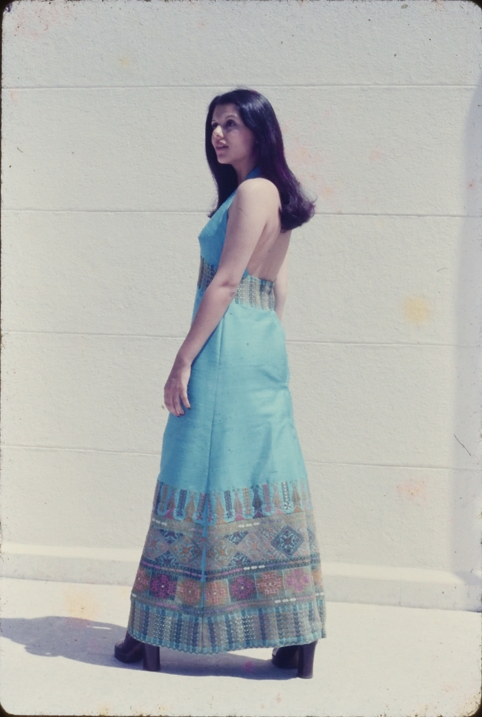 مطرزات فلسطينية تراثية من انتاج انعاش المخيم