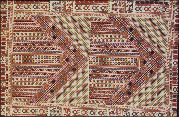 مطرزات فلسطينية تراثية من انتاج انعاش المخيم