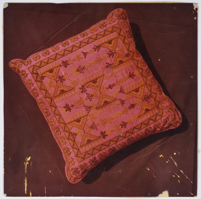 Handmade Embroidery Products by the Association for the Development of Palestinian Camps (INAASH) 