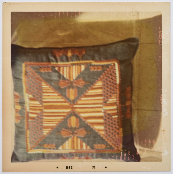 مطرزات فلسطينية تراثية من انتاج انعاش المخيم