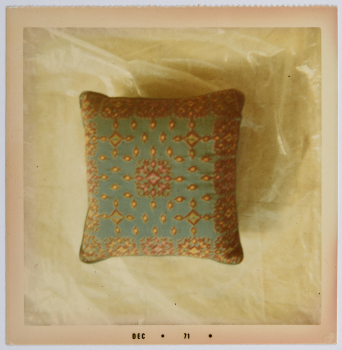 مطرزات فلسطينية تراثية من انتاج انعاش المخيم